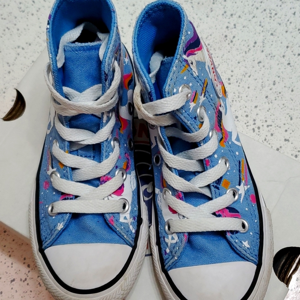 Girls converse